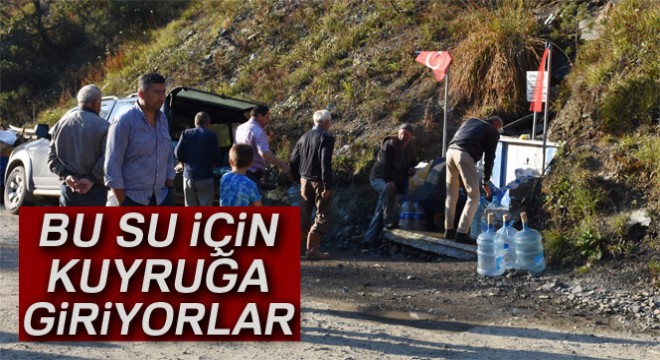 Bu su için kuyruğa giriyorlar