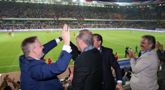 Cumhurbaşkanı Erdoğan, Başakşehir'in Şampiyonlar Ligi heyecanına ortak oldu