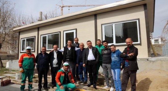 Dolmuş durağı 15 yıl sonra yenilendi