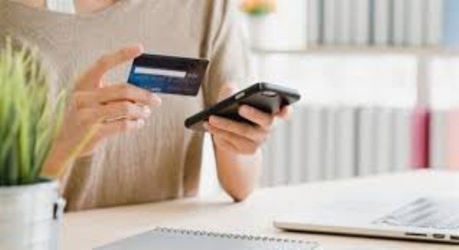 E-Ticaret Bayram Alışverişinde Yükselişte: Tatlıdan Hediyelik Eşyaya Talep Artışı