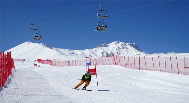 Erciyes'te 4'üncü Diplomatik Kayak ve Snowboard Yarışı düzenlendi