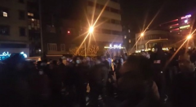 İran'da tansiyon yüksek :2 ölü