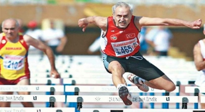 Murat Kaçar, Türkiye Masterler Salon Şampiyonası'nda rekor kırdı