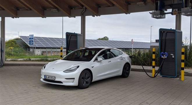 Tesla, Çin'de üretilen Model 3'de ‘süper hızlı akü' kullanacak