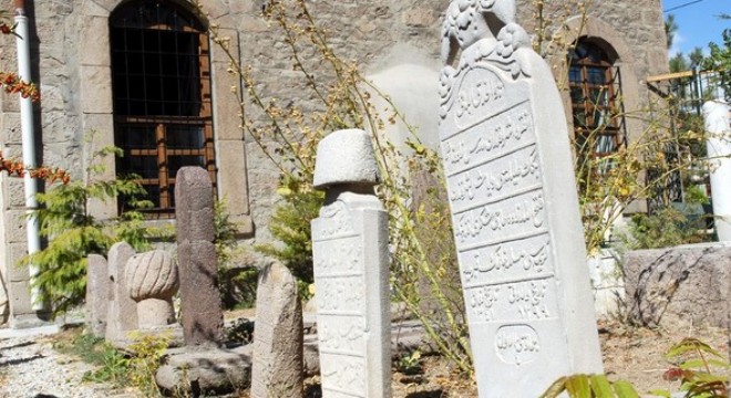 Türbeler mezarlık olacak