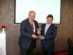 Üniversitelerin görevi bilgiyi üretmek ve paylaşmaktır