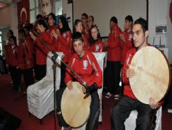 Danslarıyla engelleri aştılar