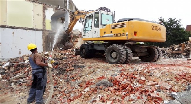 Üsküdar Vaniköy'deki kaçak yapı yıkılıyor